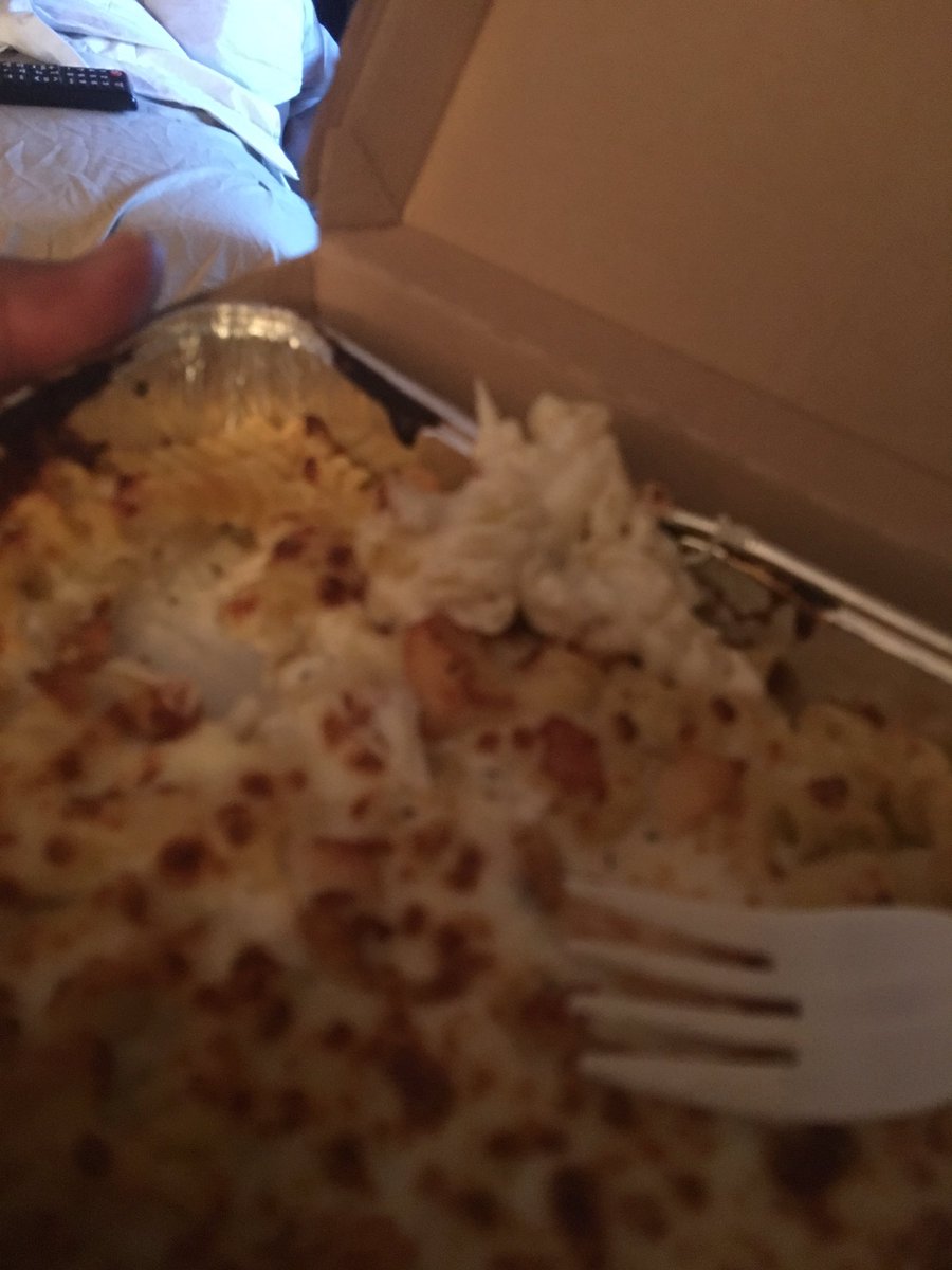 Flight567's tweet photo. Damn @pizzahut lol I get half of half of a serving? #DeliveryTragedy hahahahaha https://t.co/FxTJdPE4IB