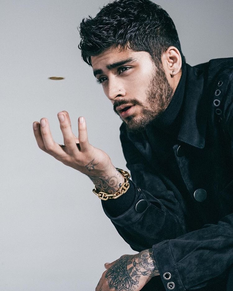 widdididdi's tweet image. He's got the world in his hands 🌍 #illhueminati ✍🏽