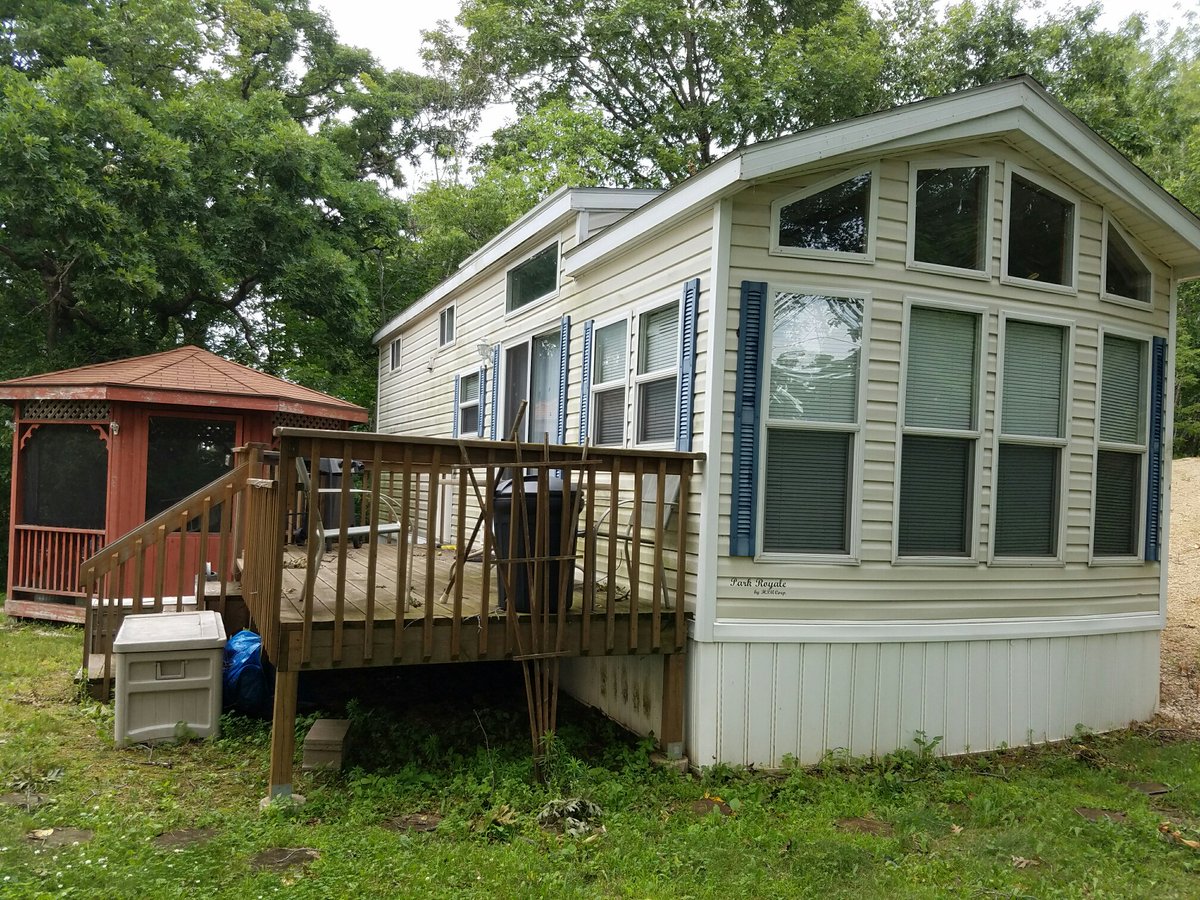 WinneshiekView's tweet image. New Rental #Pool9#FallColors#Mississippiriverrentals