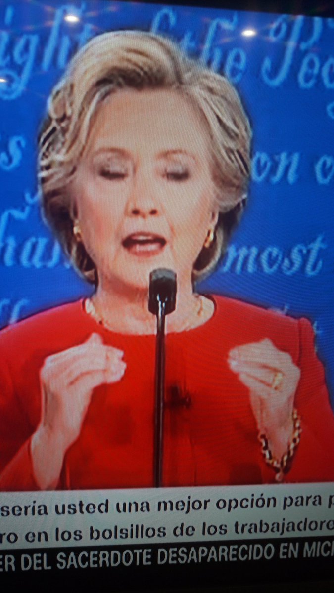 mhonividente's tweet photo. Muy bien @HillaryClinton en #debatenight #VotoLatino https://t.co/cSepPo1M5m