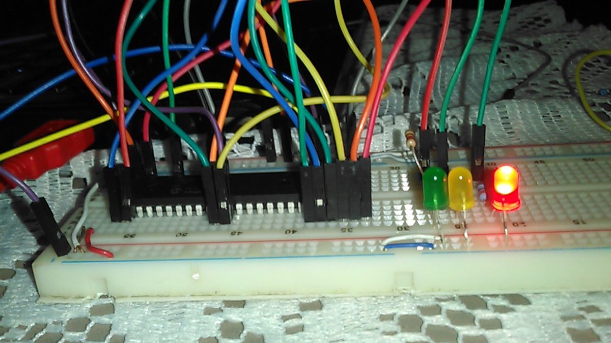 iJosuereyes's tweet image. Primer práctiquita, ya soy todo un programador 😂 #pic #mikroc #semaforo