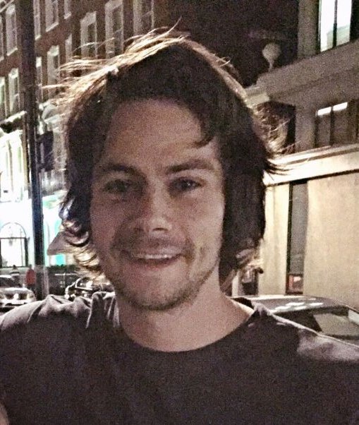explicandobrien's tweet photo. o sorriso do dylan é tao maravilhoso que precisa ser apreciado em todos os angulos https://t.co/YQwbsSkEeS