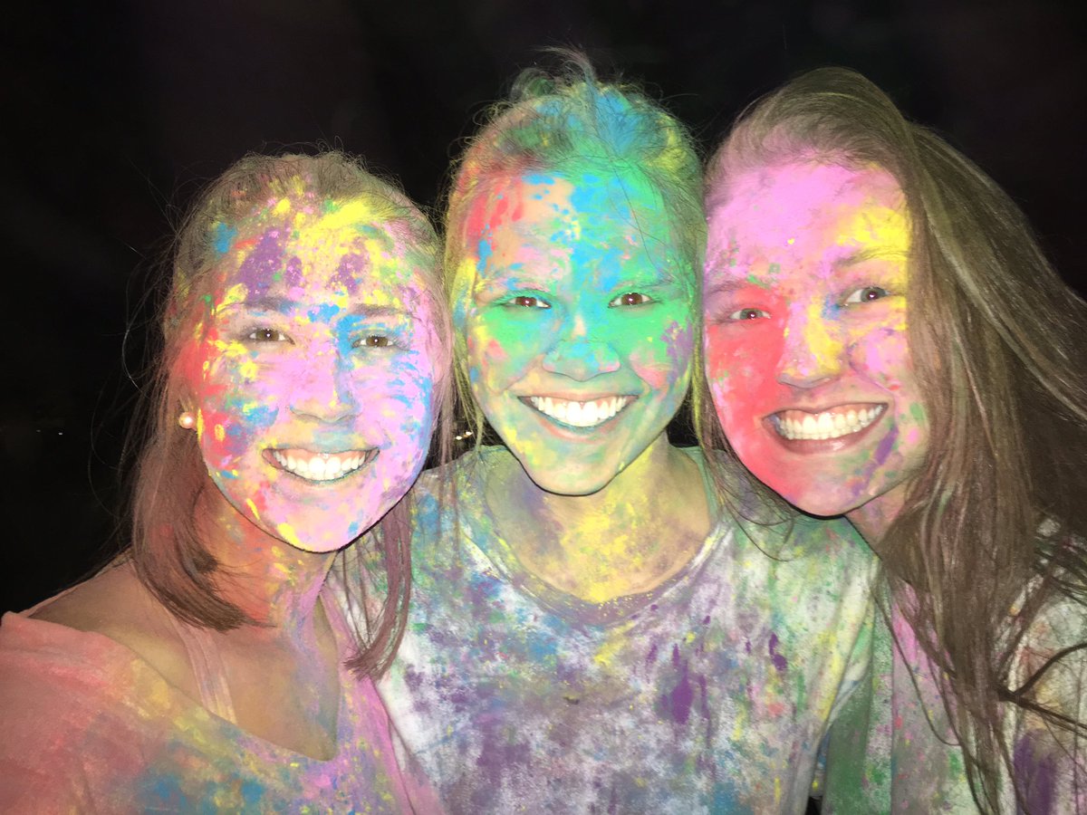 michaela_annes's tweet photo. tonight was super fun &amp; they are super great 💗💗 https://t.co/bwLIr6UpYm