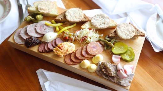 Dates don't have to break the bank. Here are great affordable spots to take someone out. eeeeeats.it/2aZr6kt