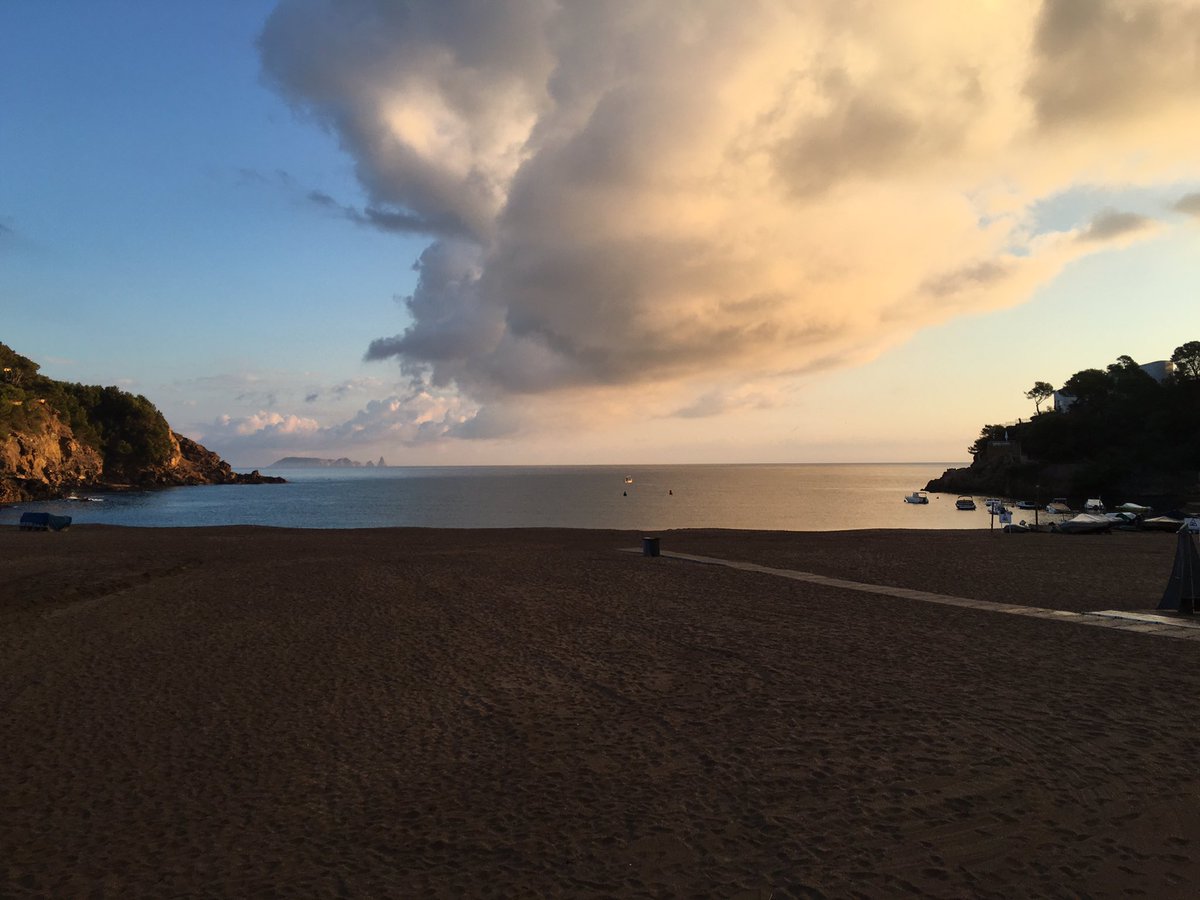 ramaricar's tweet photo. @luxury__travel #SaRiera #Begur #Catalonia #Empordà https://t.co/RDNeD2jBFQ
