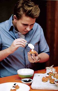 RetroFeastsDXB's tweet image. We're cooking up some awesome new dishes for the menu... stay tuned! X @TheBeachDubai @cheflukethomas #staytuned