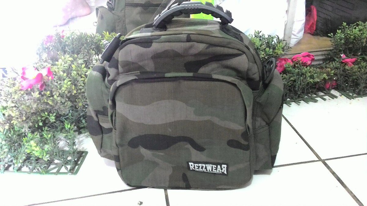 Slingbag REZZWEAR 
Rp 100.000
REZZWEAR DISTRO 
.Jln sinarmukti. batujajar  
Pin 2B2E9C78 
Wa 08997885450