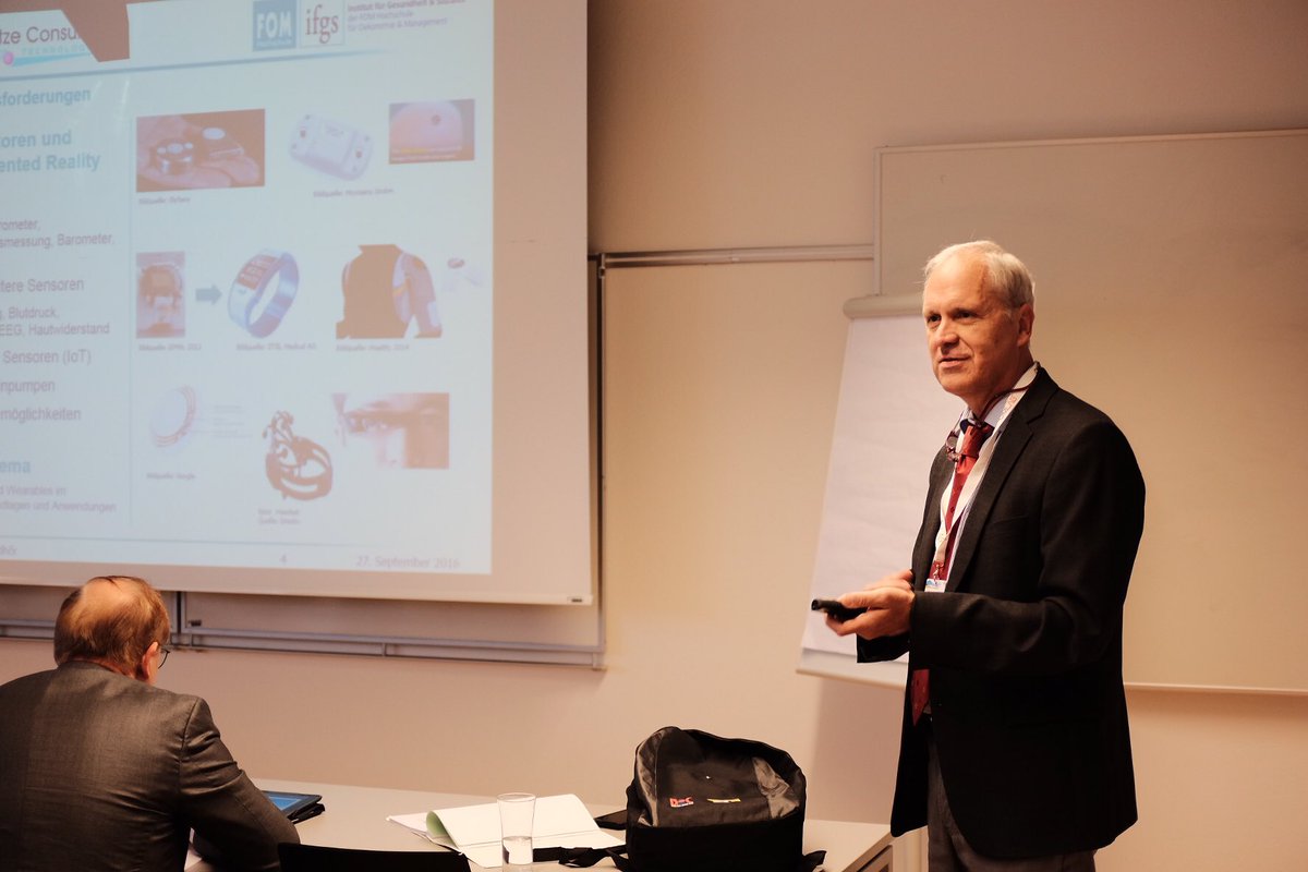 mguttenberger's tweet image. Prof. Waldhör über Trends und Herausforderungen im Bereich Wearables! #Healthcare #Informatik2016 @FOMHochschule