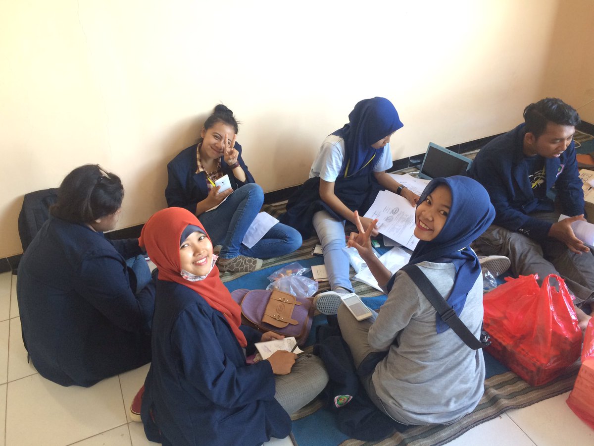 Hari pertama Diklat Ruang Ukm Musik Soul Voice 2016 - 2017. Semangat!