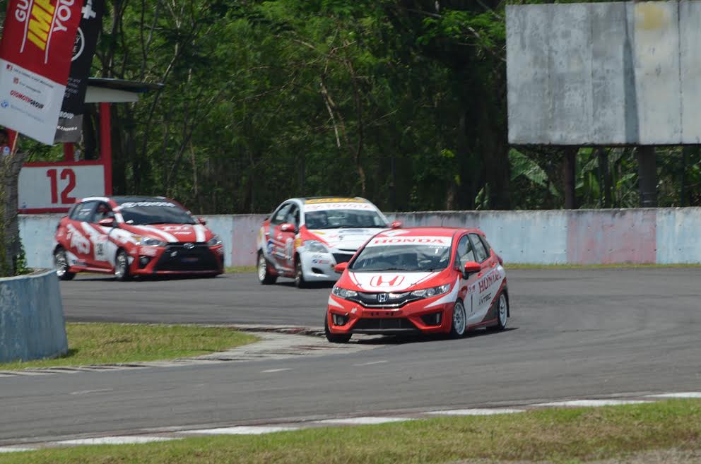 hondaisme's tweet photo. Alvin Bahar Kunci Gelar Nasional Di Ajang Balap Indonesian Touring Car Championship 2016 https://t.co/Kx9oRrKI2a https://t.co/j48TO7Ntju