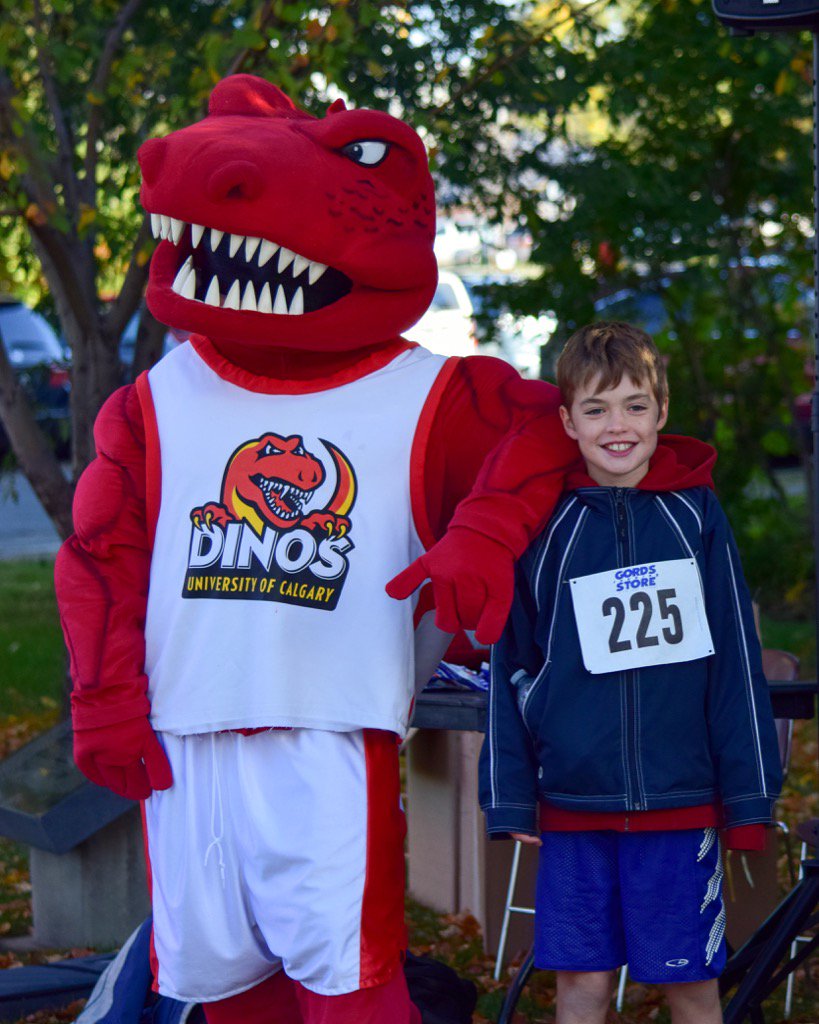 NCulosReed's tweet photo. #rex and harry rocking #SFT2016 @WellnessLabUofC @UCDinos #futuredino slayed the 5km run for #cancer #thrivectr https://t.co/JZ2OiCnYGq