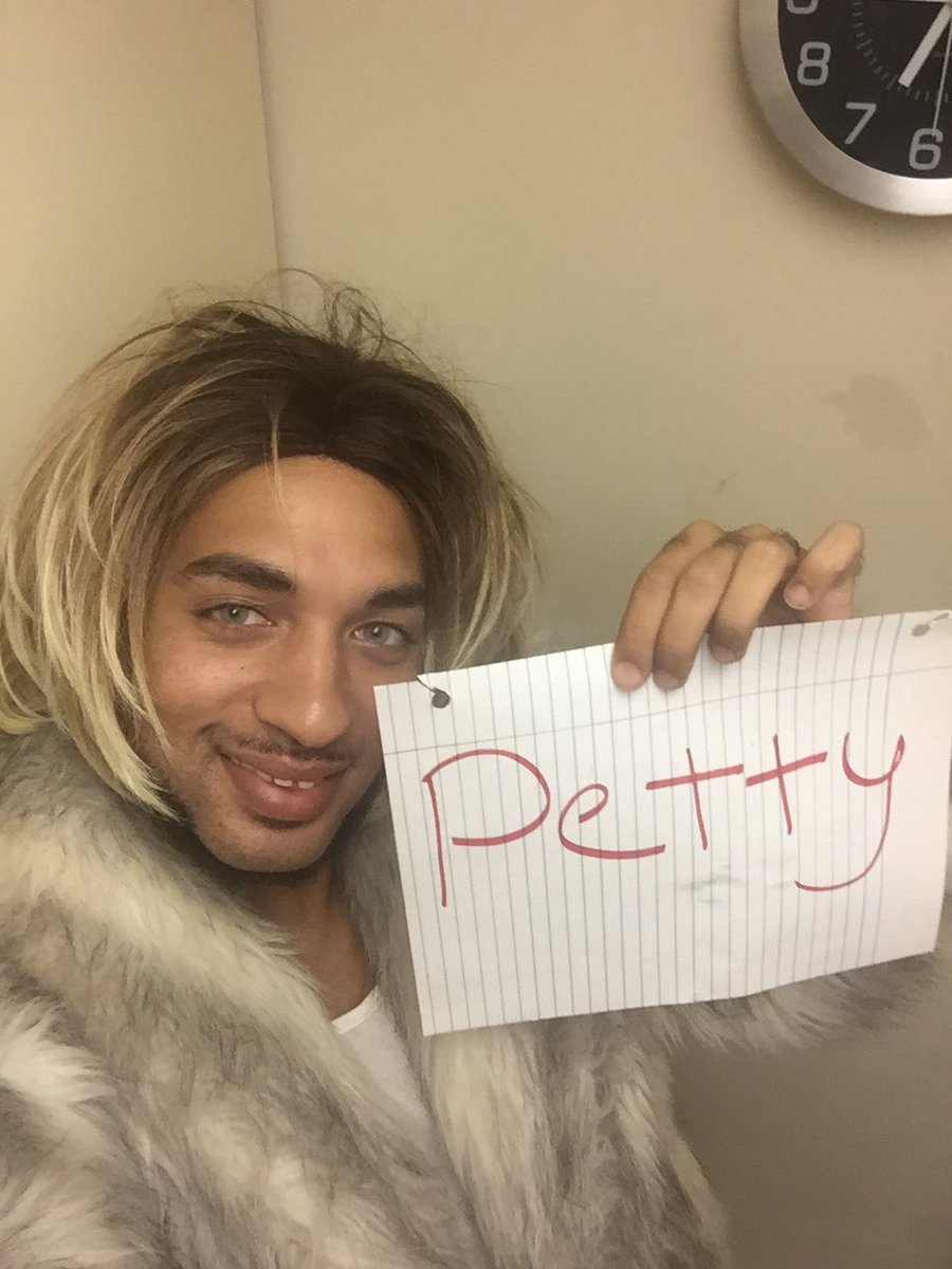 steveeou's tweet photo. Just scammed this caucasian lady at least $500 worth of stuff that she didn't need and also opened up a credit card #scamtime https://t.co/Z2kvfITTGs