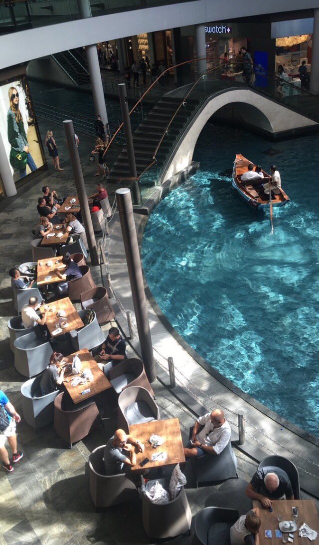 Mancinas23's tweet photo. Redlands Mall, Redlands CA 😍😋 https://t.co/mrjOO9ST7Y