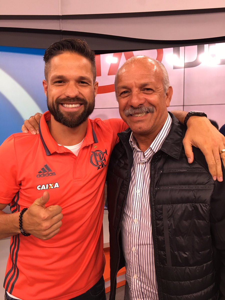 ribasdiego10's tweet photo. Grande prazer em te rever, maestro Júnior! Sem duvida, um grande exemplo a ser seguido! https://t.co/Y8CoRQ57hT