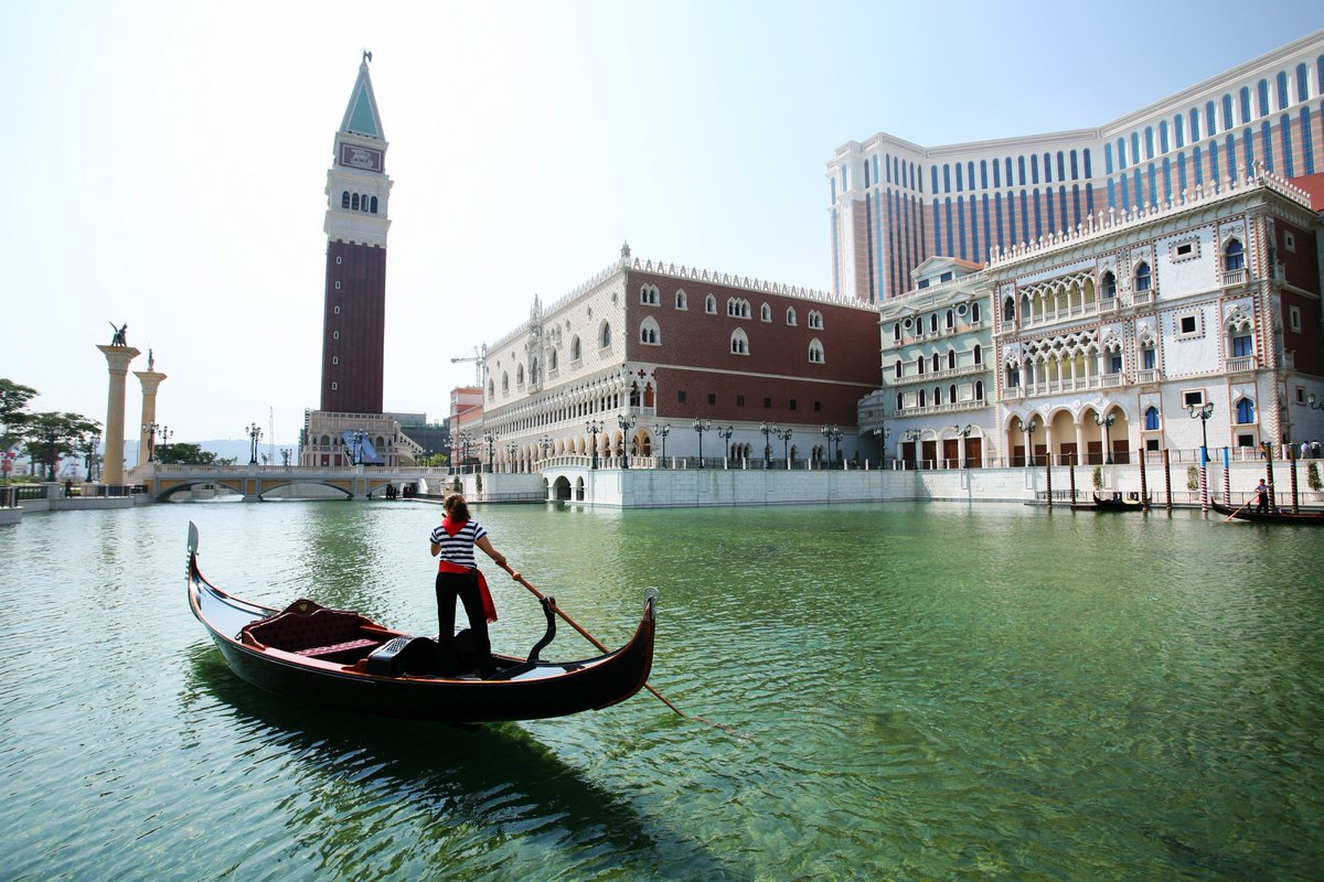 Start the day right with a smile! #MorningVenetian #BeIconic