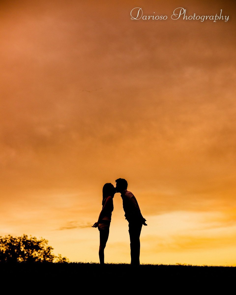 Autumn #engagementsession.

#sillouette #yxe #yxephotographer #couple