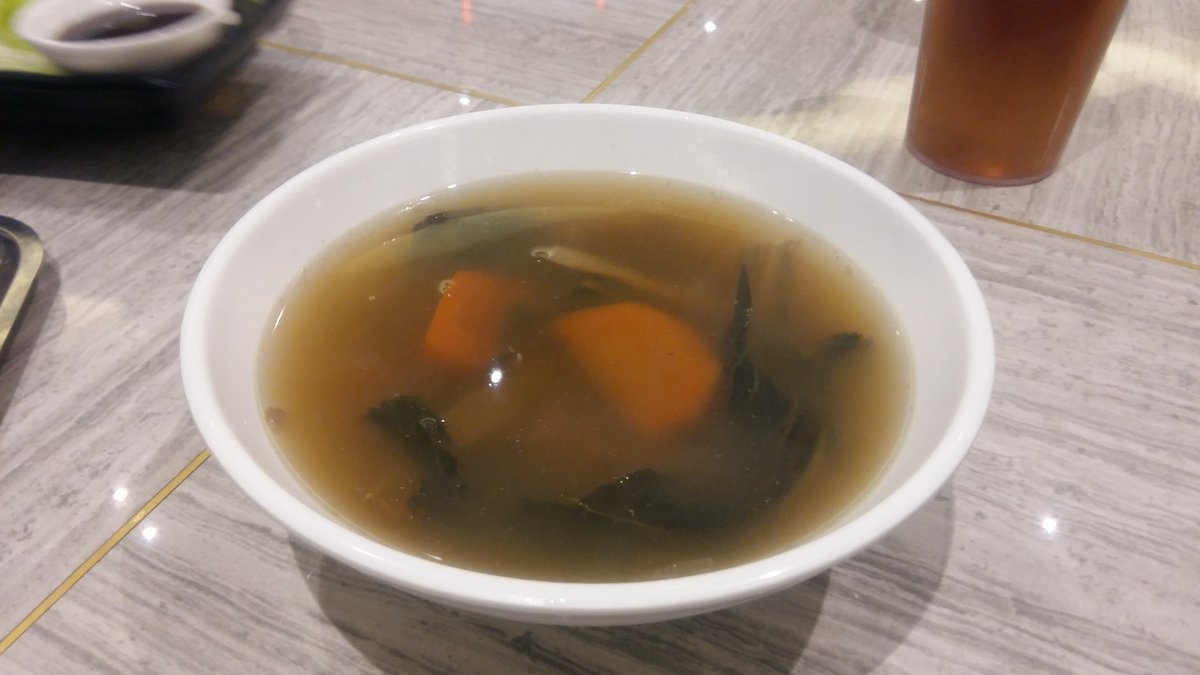 chrislui01's tweet photo. Can't resist a deal at #CalgaryCourt @tasteofasia_adm in @yycchinatown! Hainanese Chicken Combo with ginger rice, soup and veg! #yycfood! https://t.co/VlRkrVKEJ7