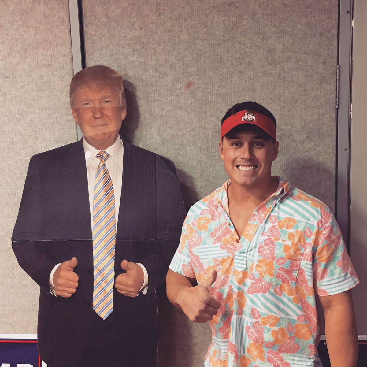 grntgray's tweet photo. "Let's make America Great Again " #trumpclintondebate #TrumpTrain #Trump2016 #usa #america https://t.co/10I6f2nuEo
