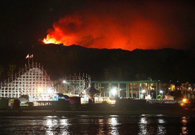 #LomaFire rages in the Santa Cruz Mnts above the <a href="/beachboardwalk/">Santa Cruz Beach Boardwalk</a> by <a href="/Shmuel_Thaler/">Shmuel Thaler</a> <a href="/scsentinel/">Santa Cruz Sentinel</a>              Great pic, terrible scene.