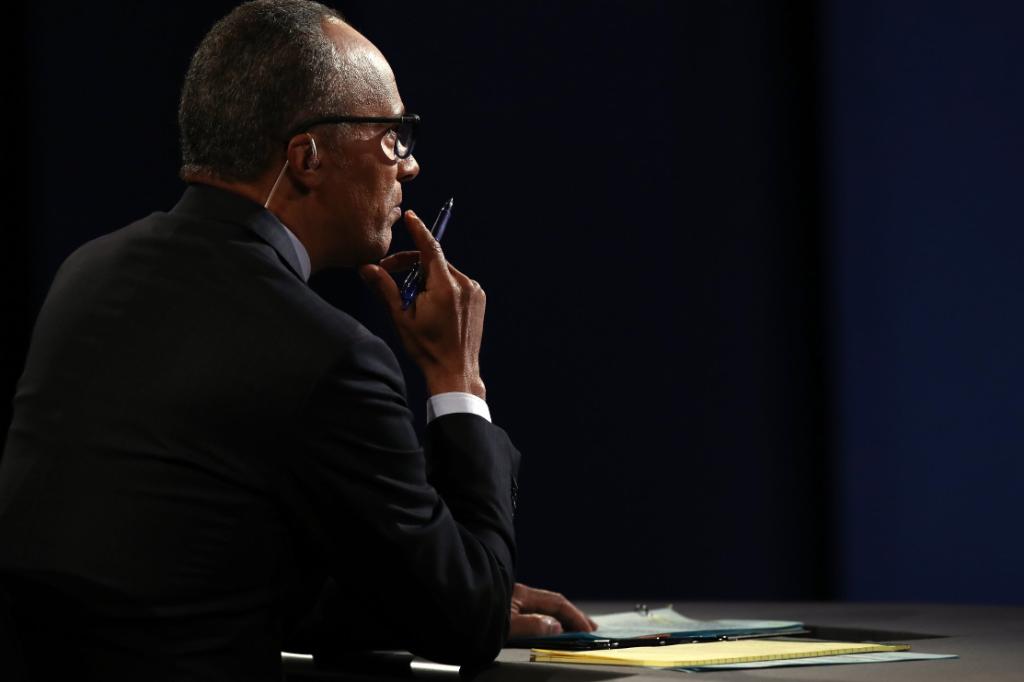 CNNBusiness's tweet photo. .@realDonaldTrump said @LesterHoltNBC did a great job at Monday's debate https://t.co/YpSJv6I5xb Via @CNNent https://t.co/ahDXHKwzqg