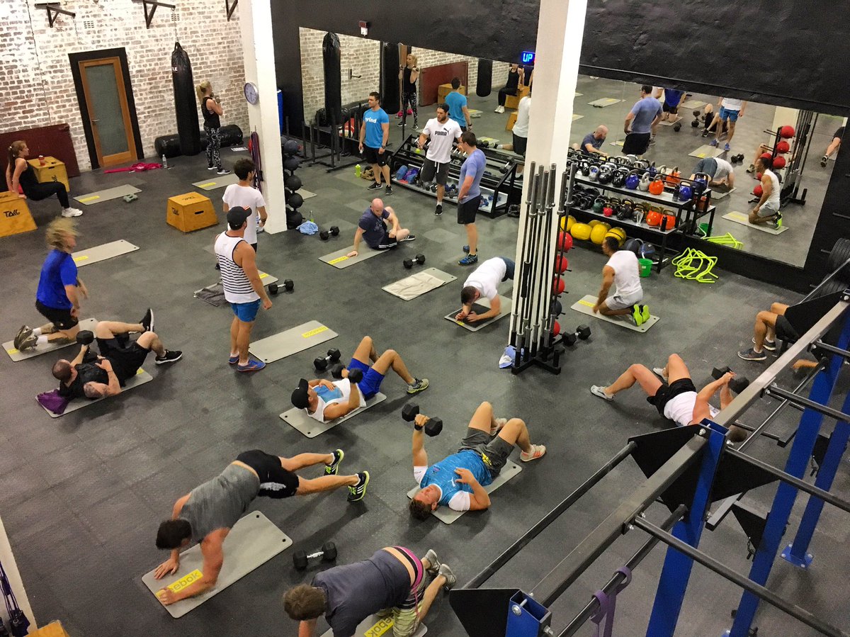 Full house this morning! Time to power through this week👊🏻 #summerabs