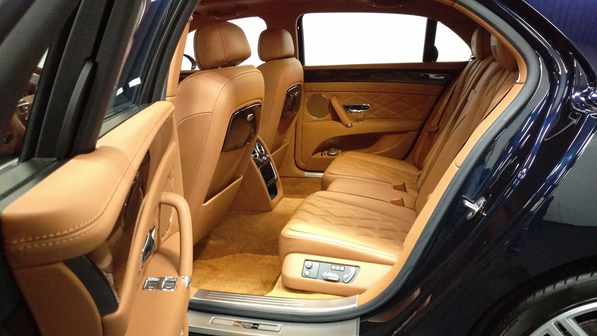 Het interieur van de Bentley Flying Spur👌