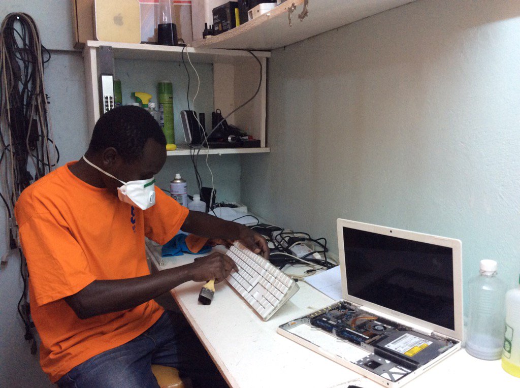 Splice_ke's tweet image. Working on that keyboard...#freecomputerservice only at splice technologies