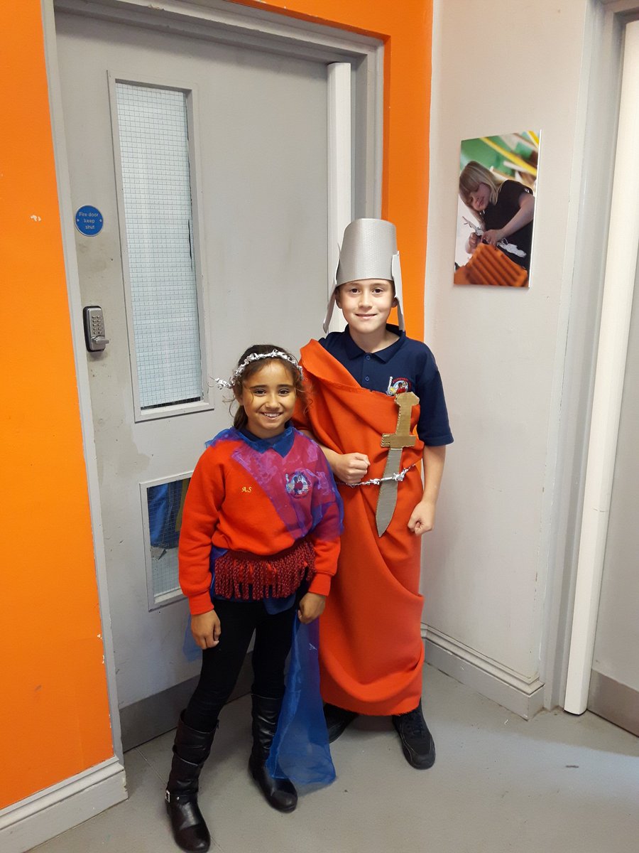 CarolineDaviso8's tweet photo. Roman soldiers for the day @SMemorial @_HouseOfObjects https://t.co/NLIyLIBQG6