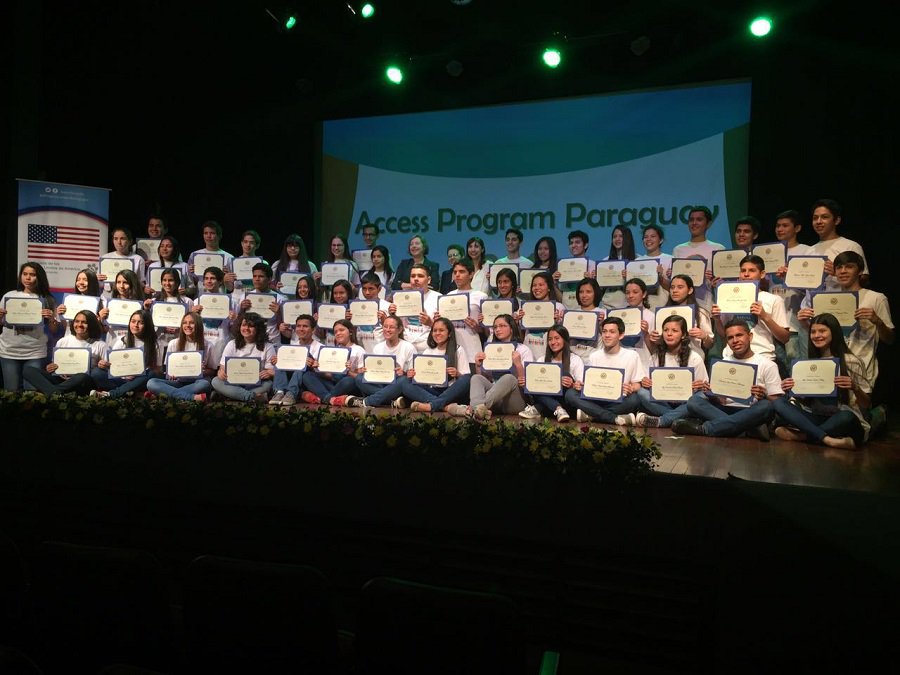 laembajada's tweet image. Son 50 los nuevos becados del Programa Access! Con @USAmbPY y la directora del @CCPA_paraguay durante el Award Ceremony #GoAccess