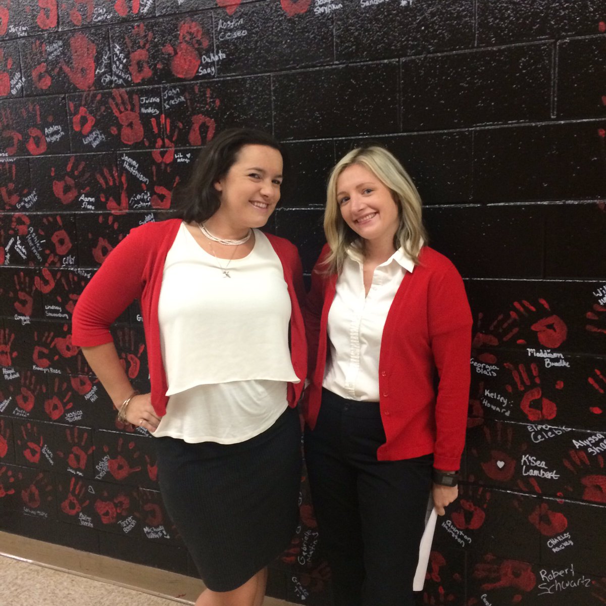 MsHagePHHS's tweet image. Twinning with my partner in crime, @MoranMath. Happy Spirit Week! #1phasd