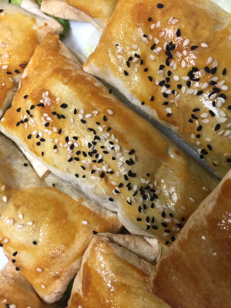 LOT107's tweet photo. Today's Specials #chickencury#spinachfetaonionwrap#goatscheesequiche https://t.co/PBsh3w0EMB