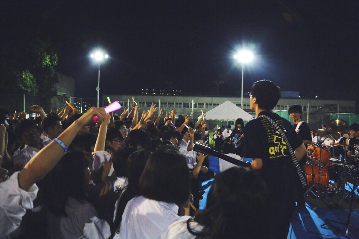 _OK_ey's tweet photo. 2016/9/25 後夜祭

ワタリド��/[Alexandros]
シルエット/KANA-BOON

最高でした。
一緒に盛り上げてくれた一高生とステージを守ってくれた軽音部員の皆ありがとう https://t.co/f6IWcTfFJz
