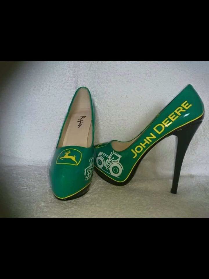 John Deere-high heels i talarstolen 