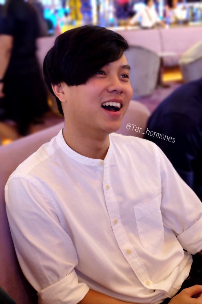 Tar_Hormones's tweet photo. ยิ้มทีก็หัวใจหล่น
ทำไมมันโดนอย่างนี้!

cc: @gunnjunhavat  @AlwaysGunnJ https://t.co/NWS4dUvEcL