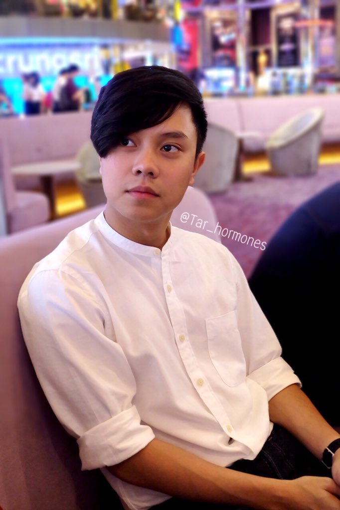 ยิ้มทีก็หัวใจหล่น
ทำไมมันโดนอย่างนี้!

cc: <a href="/gunnjunhavat/">Gunn  Junhavat</a>  <a href="/AlwaysGunnJ/">AlwaysGunnJ♡</a>