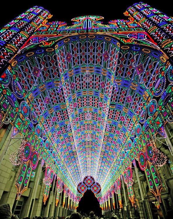 kitharin_mok's tweet photo. Incredible! Architecture make out of LED Light bulbs! #LEDlights #spectacular #cathedral #lightfestival #begium
https://t.co/ODRFKM8jjI https://t.co/Bp5kl4q92M
