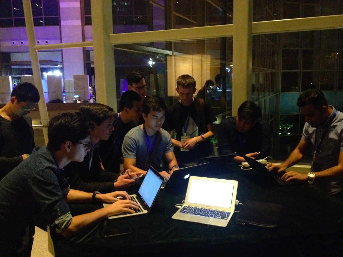 makoto_inoue's tweet image. Smart contract security hackathon during #ethereum #devcon2  Day 1 was at Starbucks and Day 2 was on grand piano!