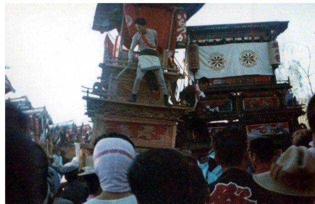 伊曽乃神社祭礼 超貴重写真 玉津地区 市塚屋台 Vs西条地区 松之巷屋台 屋台をぶつけ合い凄まじい喧嘩ですね 新居浜太鼓祭りにも 負けていない迫力です T Co Z8jvojm1ea Twitter
