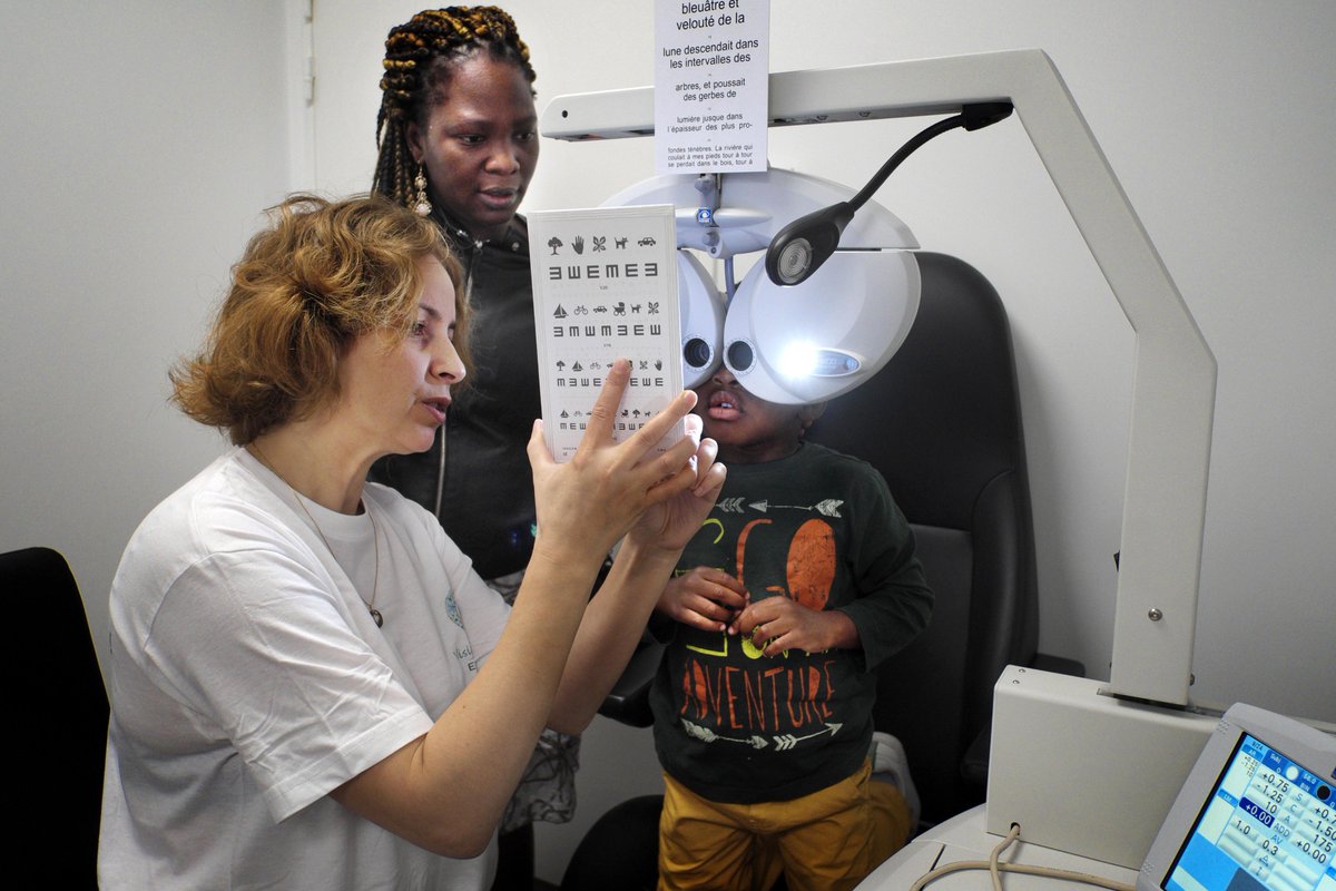 300 #enfants aidés par le <a href="/SecoursPop/">Secours populaire</a> ont participé à une opération de #sante visuelle organisée par <a href="/SeeChange4all/">Essilor See Change</a> >bit.ly/2dnY84x