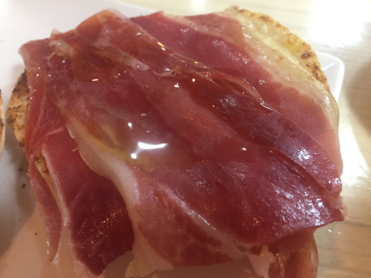 ClubdeBellota's tweet photo. En @entreamigos
 (Castelló 24 Madrid) podéis disfrutar de nuestro #Jamon de #ClubDeBellota 
¿os apetece? https://t.co/yH6L0mzdJb