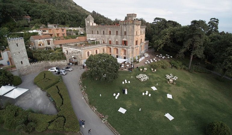 ilGazzettinoves's tweet image. #Dimmidisì al #CastelloColonna di @pianodisorrento: la kermesse sul #matrimonio bit.ly/2dcxXdX