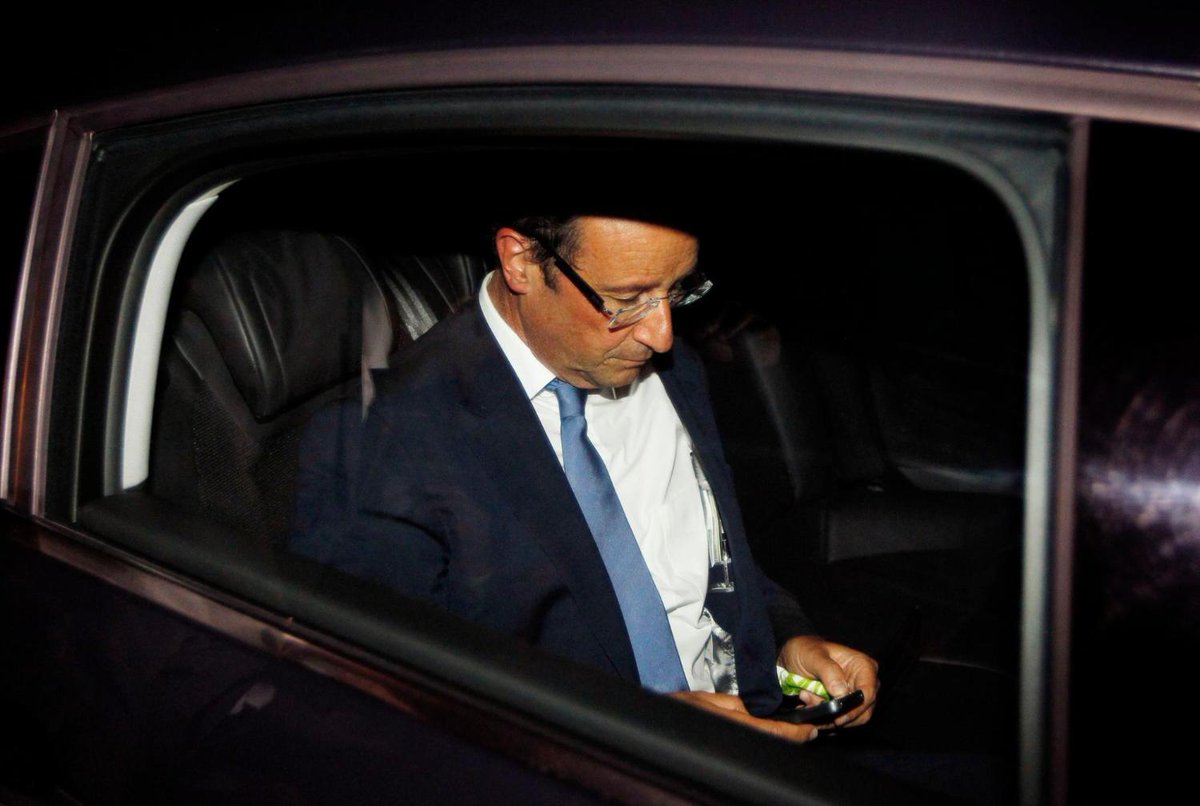 Le_Figaro's tweet photo. Interpellé par Rihanna, Hollande lui adresse un courrier de réponse https://t.co/NHlWGSM5E2 https://t.co/R2ywZBgON3