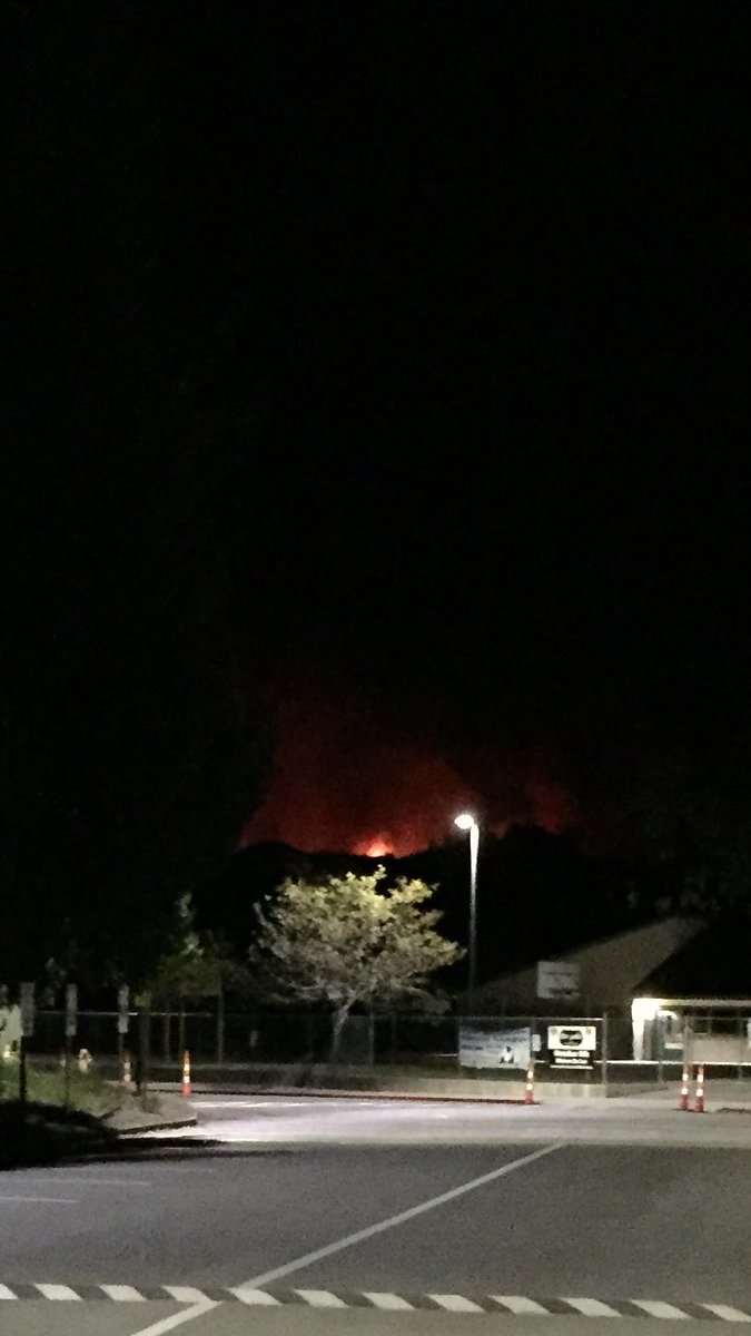 Tues-the Loma Fire continues to burn in Santa Clara county (CA). Only 5% contained. 1 home destroyed @kron4news