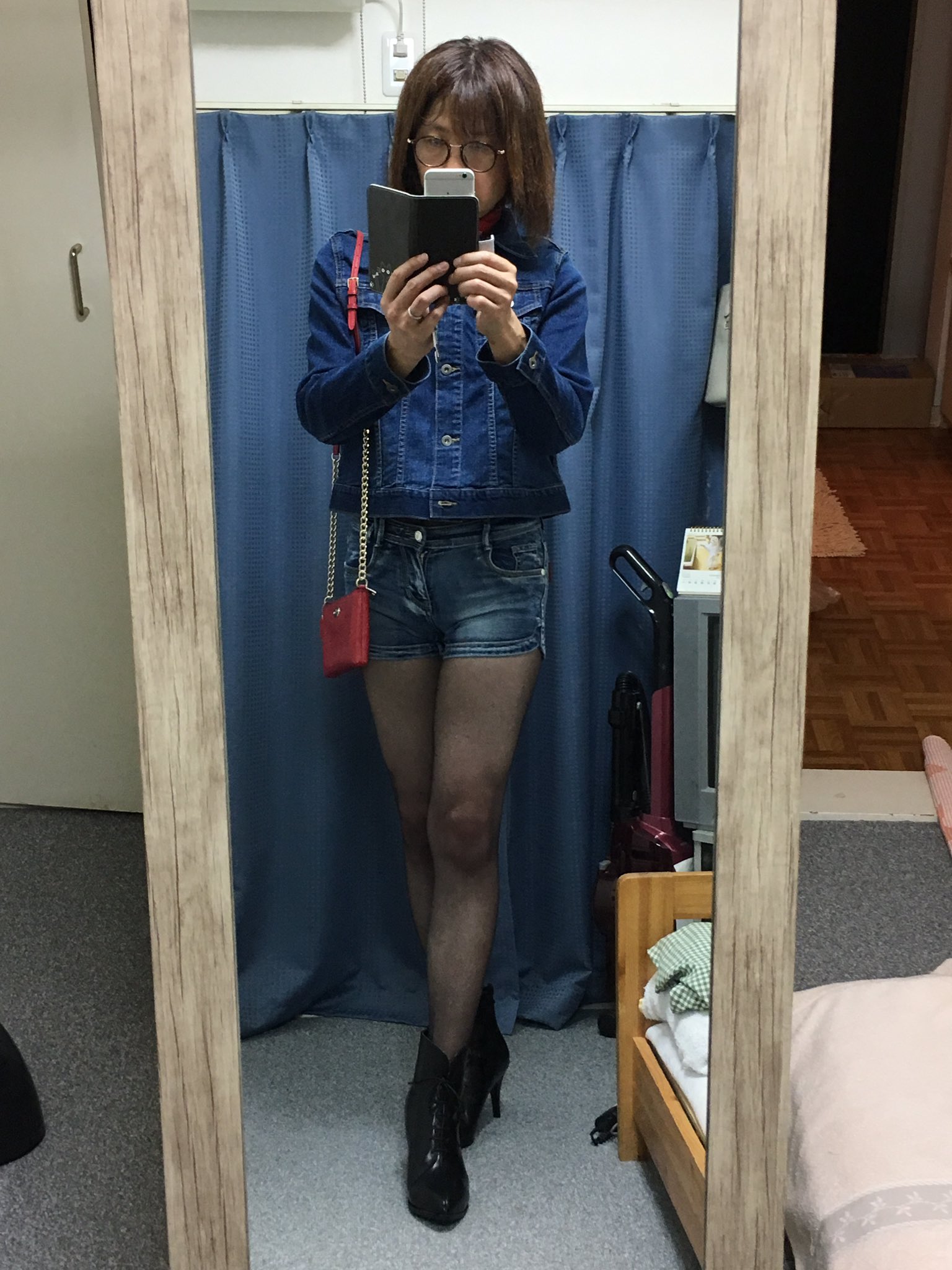 美鈴 洋佳 本日のコーデup W 本日ユニクロでセールしていたデニムジャケットと先日amazonで購入したデニム ショートパンツとハイヒールブーティで デニムonデニム 少しワイルドに網タイツで 次のupは大阪遠征コーデの候補を T Co Wvfrmmash7
