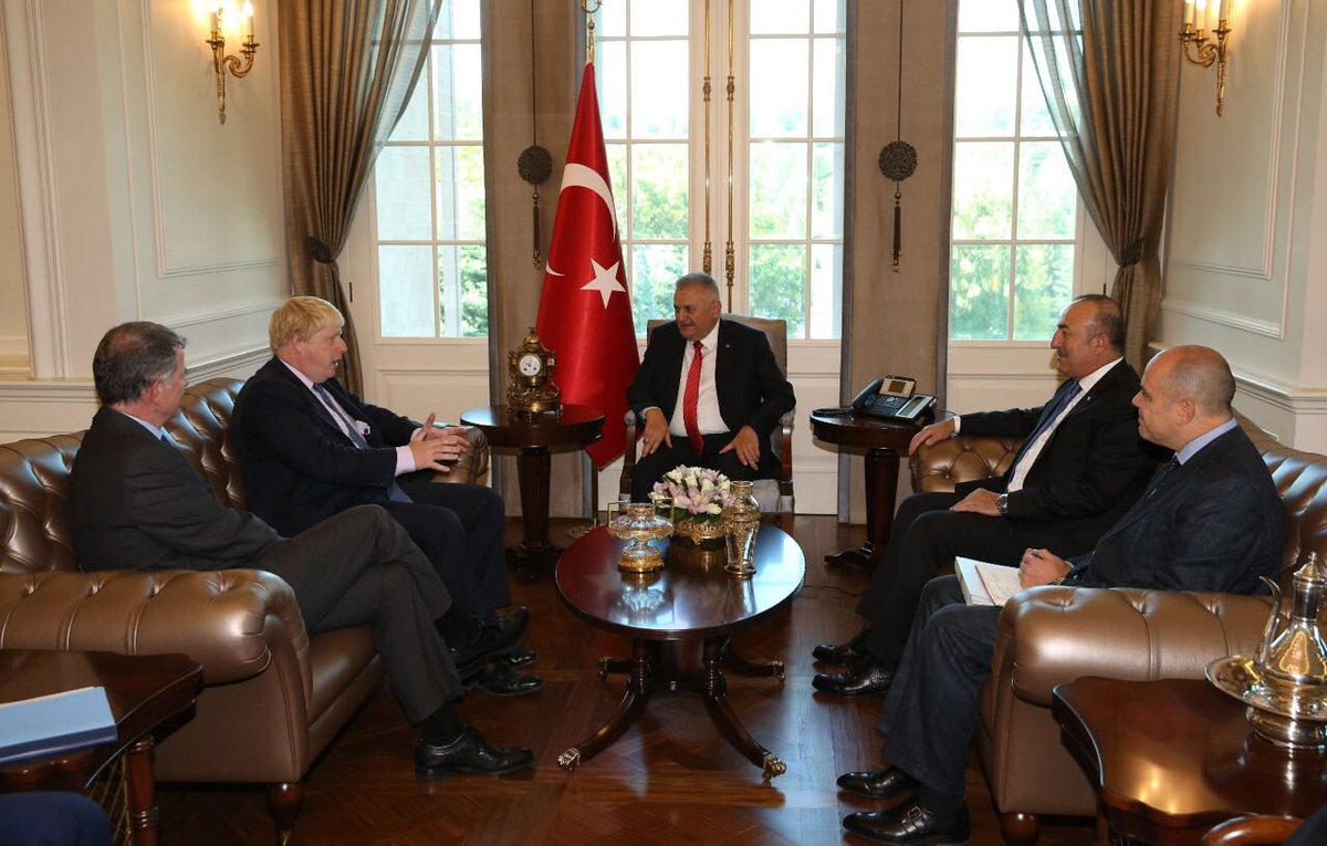 Başbakan Binali Yıldırım, İngiltere Dışişleri Bakanı Boris Johnson'ı Çankaya Köşkü'nde kabul etti.