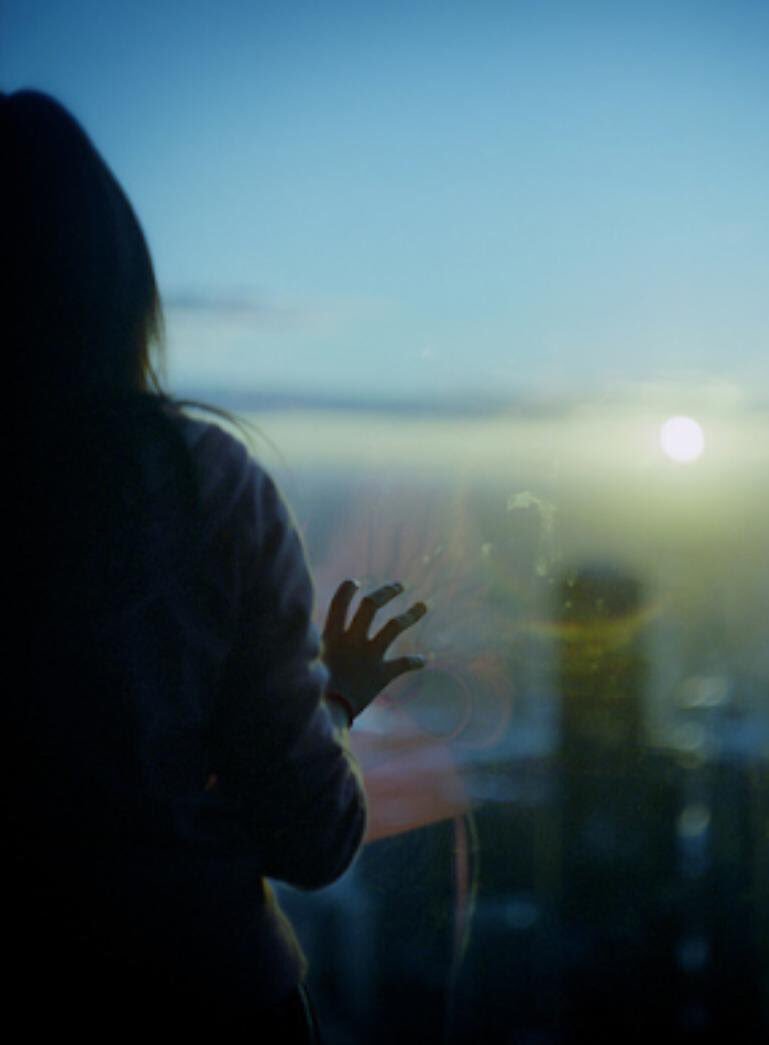 ياللي سكنت آلقبر صوتي ينآديك  
موتك جرح قلبي وهديت حيلي 
#افتقدك هيوو