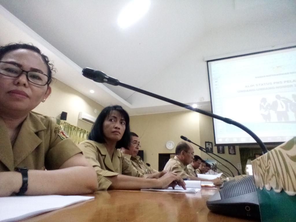 mariaitut33's tweet photo. @pusluhdayakp @kkpgoid @bpsdmpkp luhkan menghadiri sosialisasi pengalihan pegawai daerah Kabupaten Katingan di aula bapeda Kab Katingan. https://t.co/ACQqfgYsvI