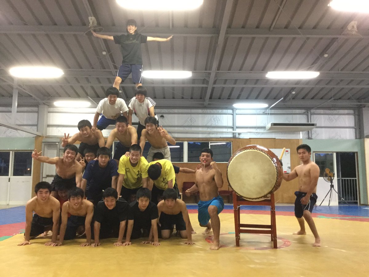 Nbu日本文理大学附属 בטוויטר 病気のため1年生から体育大会になかなか参加出来なかった染矢大冴くんですが 3年生最後の体育大会は男子 全員で行うタンブリング 組体操 を仕切る太鼓うちに挑戦 レスリング部員と放課後も猛練習練習です O