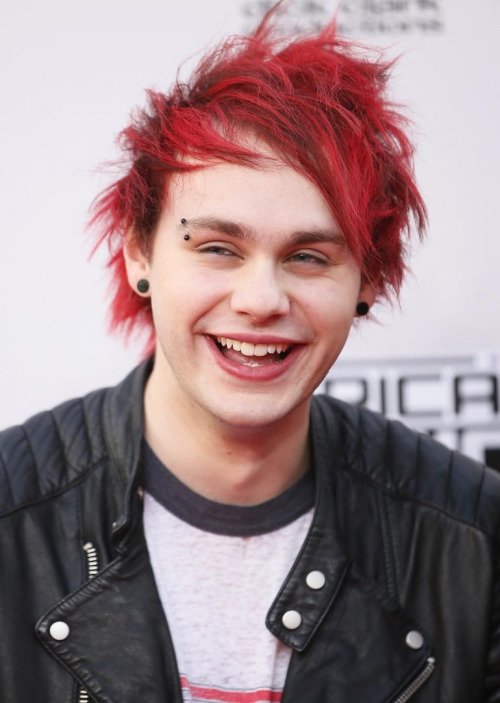 utenxa's tweet photo. @Michael5SOS ❤ https://t.co/XgHHwu3c0x