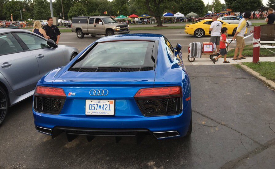 NextLevelLux's tweet image. Blue Audi R8